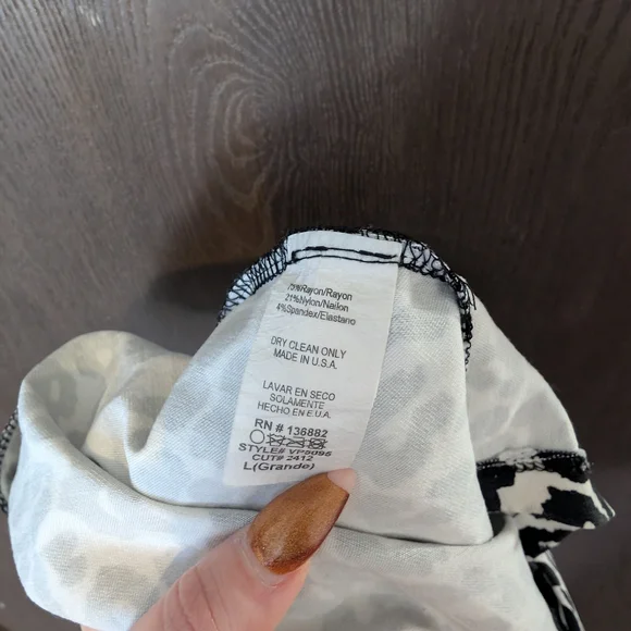 Classy Leopard Print Women's Shorts - Picture 6 of 6